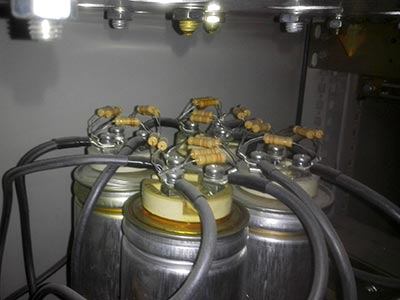 Condensatoren waar de olie is uitgeperst